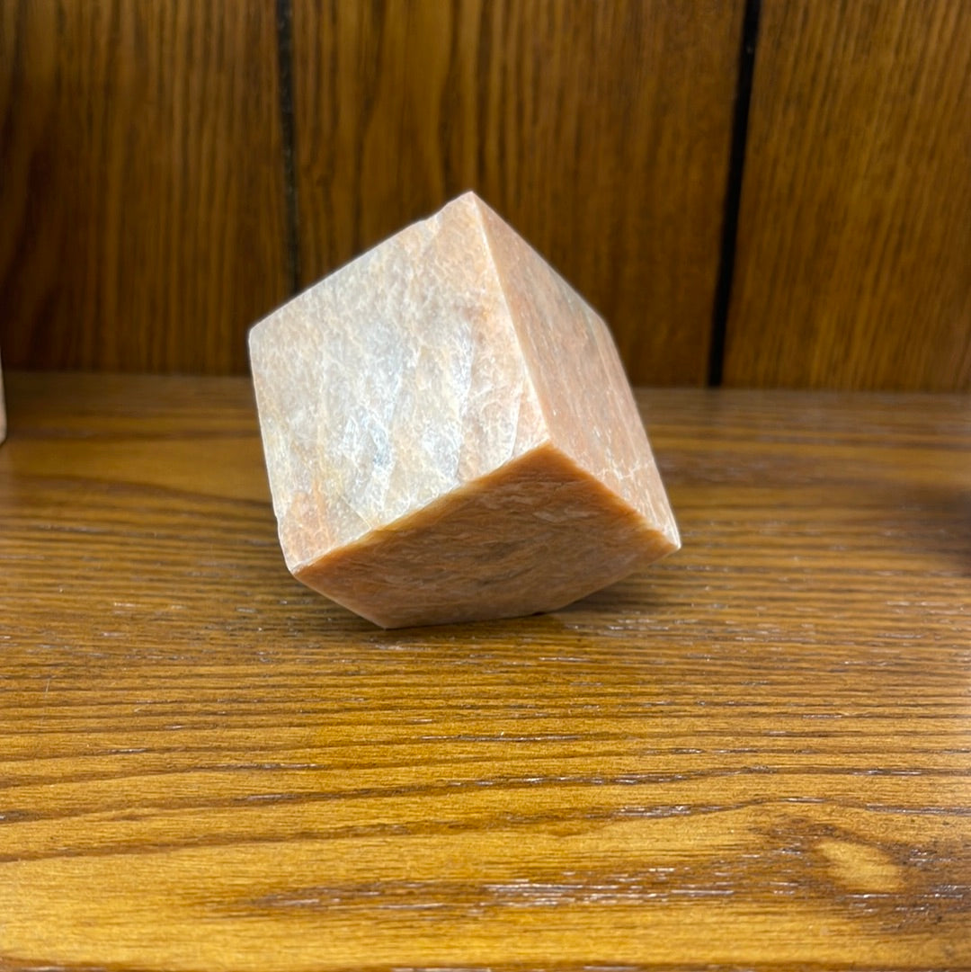 Peach Moonstone Sm Cube