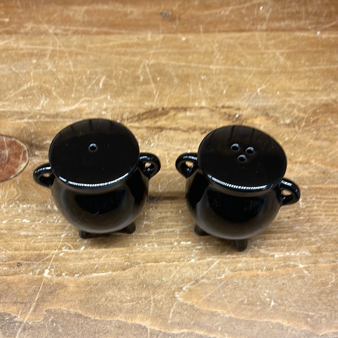 Cauldron Salt And Pepper Shaker Set