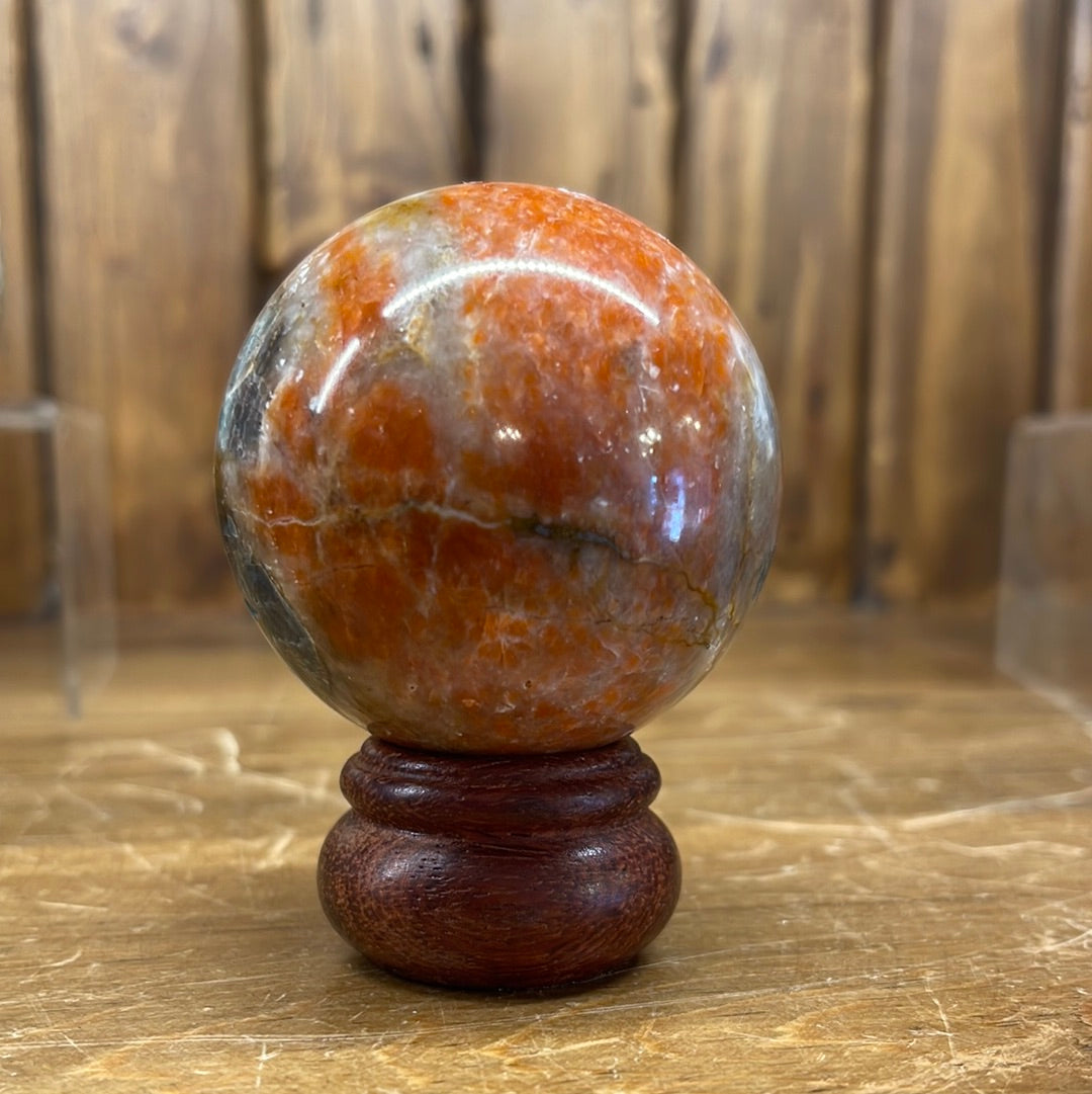 Sunstone And Apatite Med Sphere